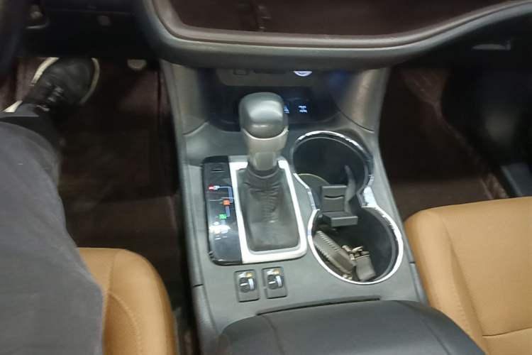 Used Toyota Highlander 2018 2.0T Four-Wheel Drive Knight Edition 7 Seats China VI Standard Gear Lever