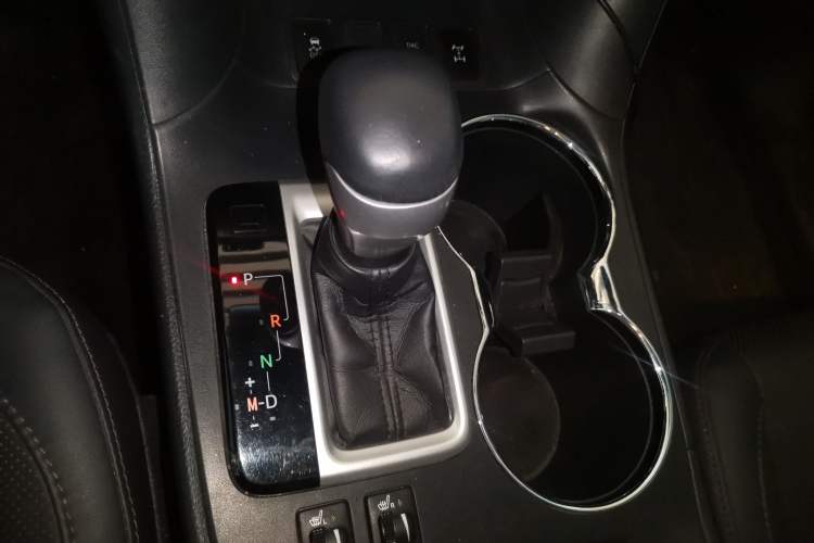Used Toyota Highlander 2018 2.0T Four-Wheel Drive Prestige Version 7 Seats China VI Standard Gear Lever