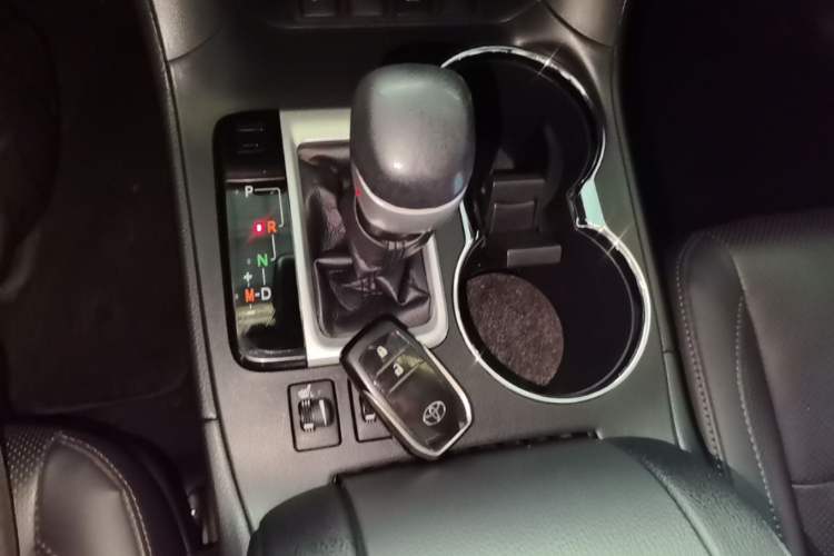 Used Toyota Highlander 2018 2.0T Four-Wheel Drive Luxury Version 7 Seats China VI Standard Gear Lever