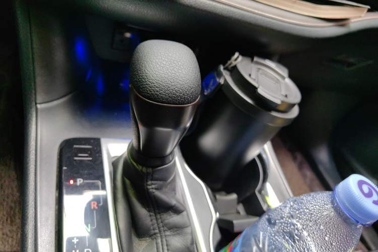 Used Toyota Highlander 2018 2.0T Four-Wheel Drive Luxury Version 7 Seats China VI Standard Gear Lever