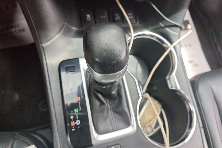 Used Toyota Highlander 2018 2.0T Four-Wheel Drive Luxury Version 7 Seats China VI Standard Gear Lever