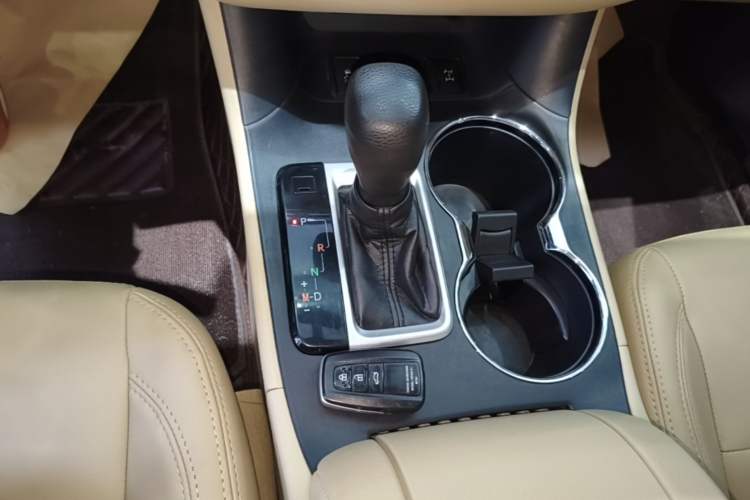 Used Toyota Highlander 2018 2.0T Four-Wheel Drive Elite Edition 7 Seats China VI Standard Gear Lever