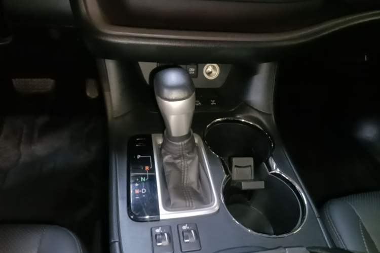Used Toyota Highlander 2018 2.0T Four-Wheel Drive Luxury Version 7 Seats China VI Standard Gear Lever
