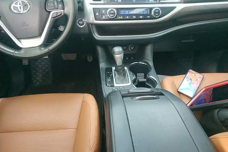 Used Toyota Highlander 2018 2.0T Four-Wheel Drive Knight Edition 7 Seats China VI Standard Gear Lever