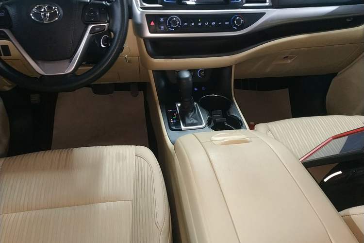 Used Toyota Highlander 2018 2.0T Four-Wheel Drive Elite Edition 7 Seats China VI Standard Gear Lever