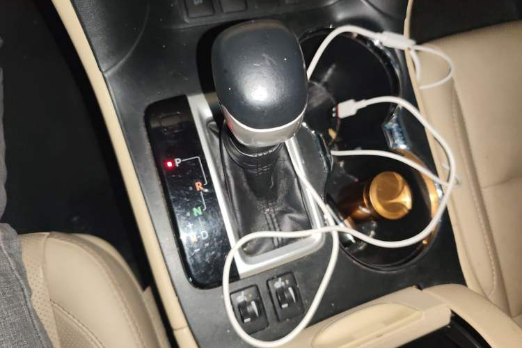 Used Toyota Highlander 2018 2.0T Four-Wheel Drive Luxury Edition 7 Seats China V Emission Standard Gear Lever