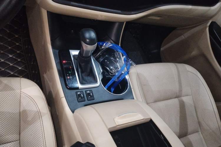 Used Toyota Highlander 2018 2.0T Four-Wheel Drive Luxury Edition 7 Seats China V Emission Standard Gear Lever