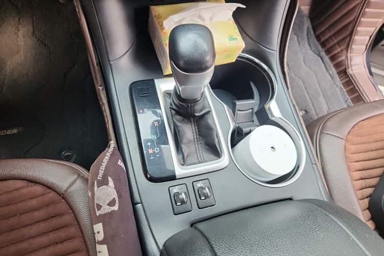 Used Toyota Highlander 2018 2.0T Four-Wheel Drive Prestige Version 7 Seats China V Emission Standard Gear Lever