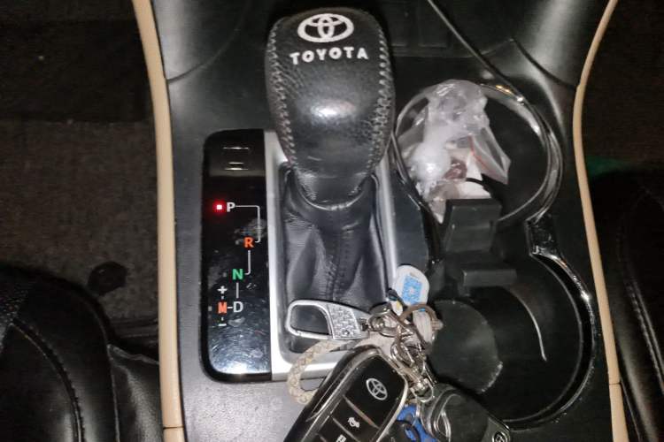 Used Toyota Highlander 2018 2.0T Two-Wheel Drive Elite Edition 7 Seats China VI Standard Gear Lever