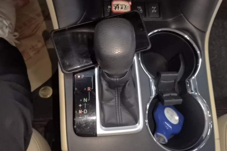 Used Toyota Highlander 2018 2.0T Four-Wheel Drive Elite Edition 7 Seats China VI Standard Gear Lever