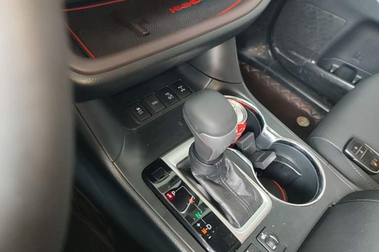 Used Toyota Highlander 2018 2.0T Four-Wheel Drive Luxury Version 7 Seats China VI Standard Gear Lever