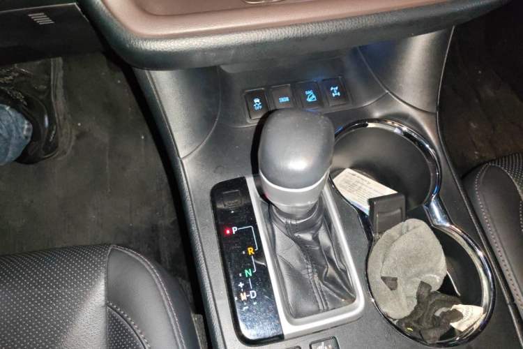 Used Toyota Highlander 2018 2.0T Four-Wheel Drive Prestige Version 7 Seats China V Emission Standard Gear Lever