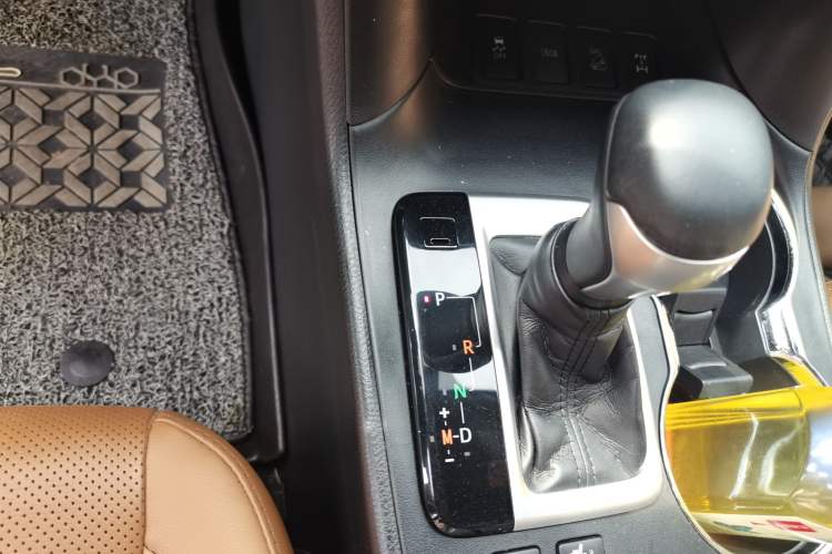 Used Toyota Highlander 2018 2.0T Four-Wheel Drive Knight Edition 7 Seats China VI Standard Gear Lever