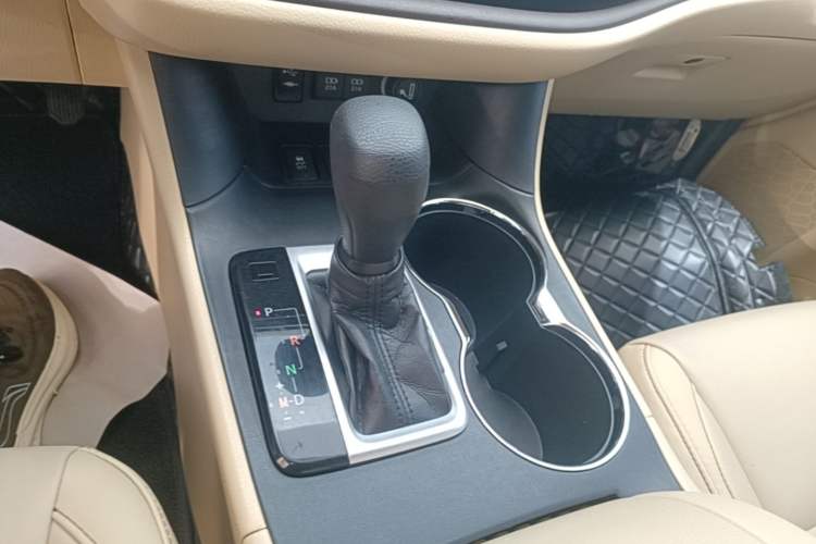 Used Toyota Highlander 2018 2.0T Two-Wheel Drive Elite Version 5 Seats China VI Standard Gear Lever