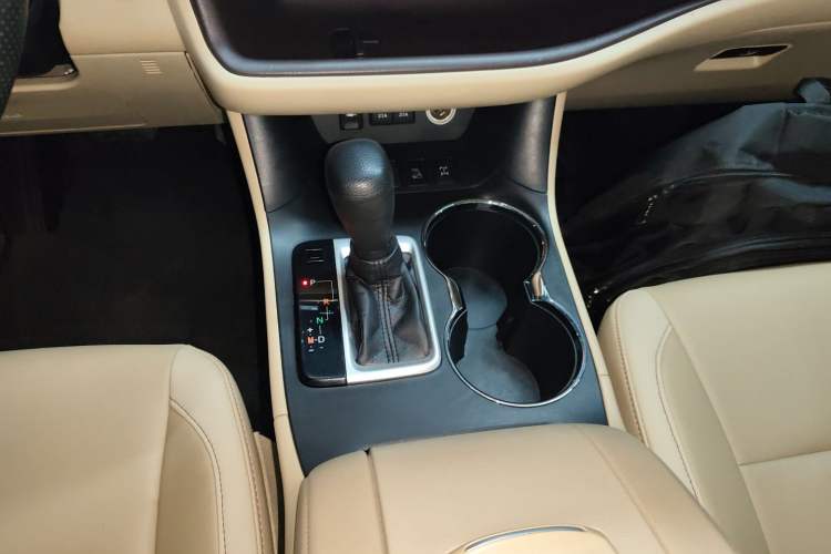 Used Toyota Highlander 2018 2.0T Four-Wheel Drive Elite Edition 7 Seats China VI Standard Gear Lever