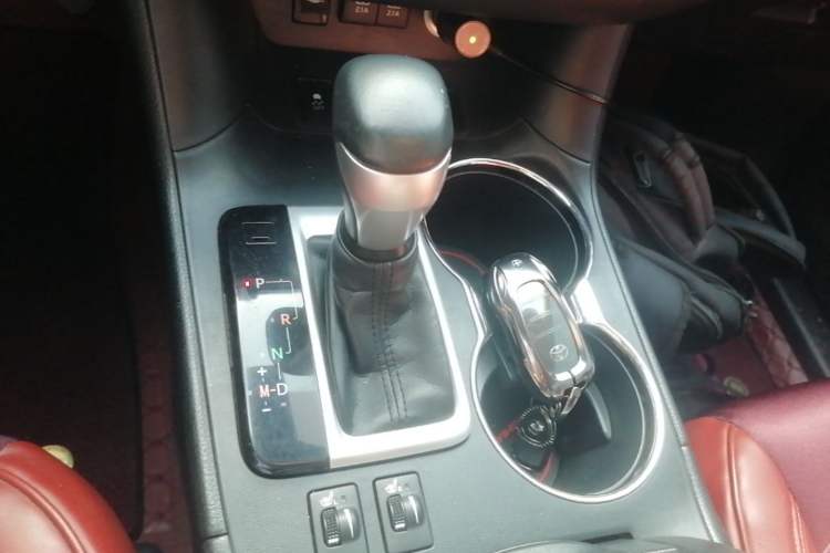 Used Toyota Highlander 2018 2.0T Four-Wheel Drive Luxury Edition 7 Seats China V Emission Standard Gear Lever