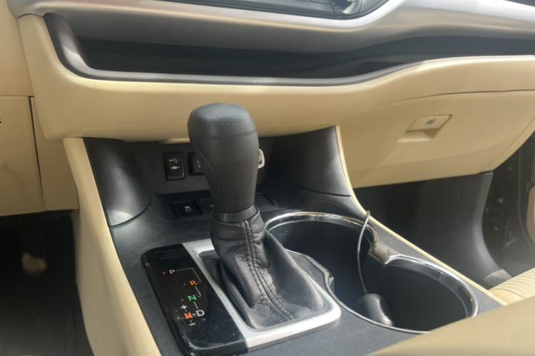 Used Toyota Highlander 2018 2.0T Two-Wheel Drive Elite Edition 7 Seats China VI Standard Gear Lever