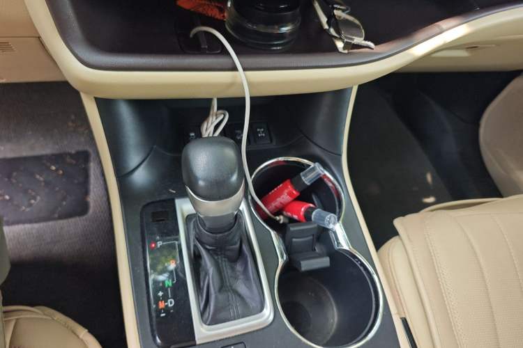 Used Toyota Highlander 2018 2.0T Four-Wheel Drive Luxury Version 7 Seats China VI Standard Gear Lever