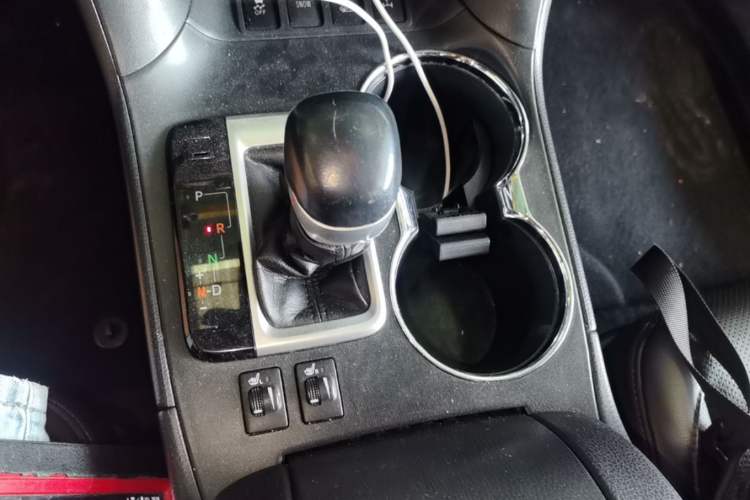 Used Toyota Highlander 2018 2.0T Four-Wheel Drive Luxury Edition 7 Seats China V Emission Standard Gear Lever