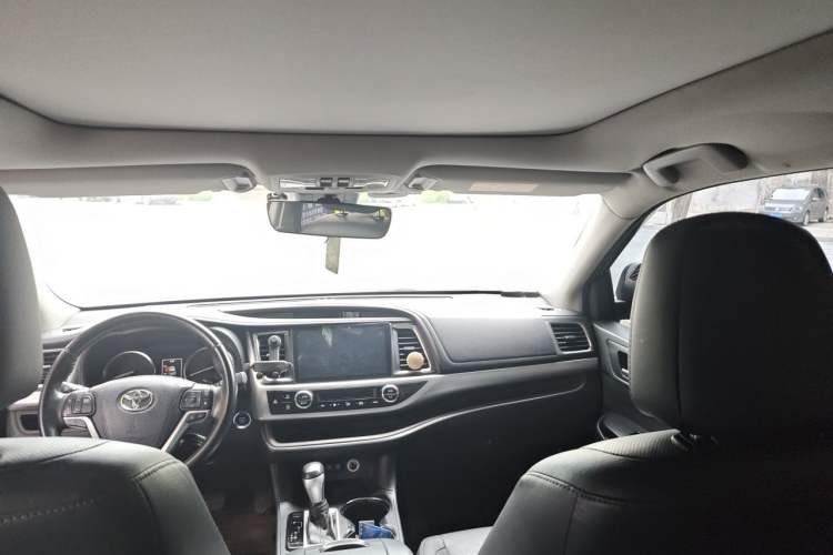 Used Toyota Highlander 2018 2.0T Four-Wheel Drive Luxury Edition 7 Seats China V Emission Standard Headliner
