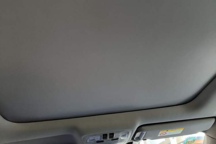 Used Toyota Highlander 2018 2.0T Four-Wheel Drive Luxury Edition 7 Seats China V Emission Standard Headliner
