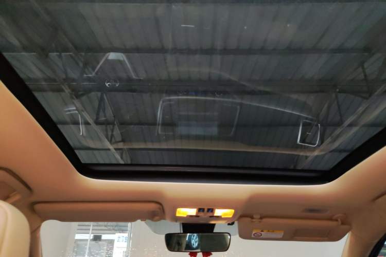 Used Toyota Highlander 2018 2.0T Four-Wheel Drive Luxury Version 7 Seats China VI Standard Headliner