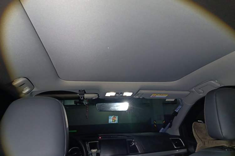 Used Toyota Highlander 2018 2.0T Four-Wheel Drive Prestige Version 7 Seats China VI Standard Headliner