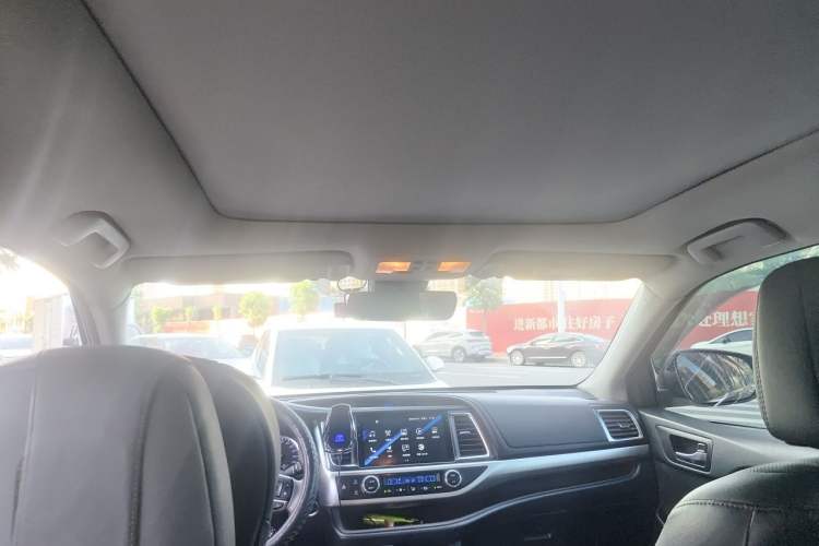 Used Toyota Highlander 2018 2.0T Four-Wheel Drive Prestige Version 7 Seats China V Emission Standard Headliner