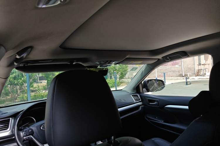 Used Toyota Highlander 2018 2.0T Two-Wheel Drive Luxury Edition 7 Seats China VI Standard Headliner