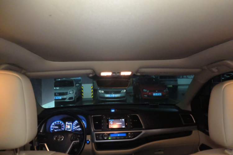 Used Toyota Highlander 2018 2.0T Four-Wheel Drive Luxury Edition 7 Seats China V Emission Standard Headliner
