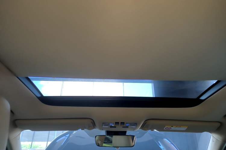 Used Toyota Highlander 2018 2.0T Four-Wheel Drive Luxury Version 7 Seats China VI Standard Headliner