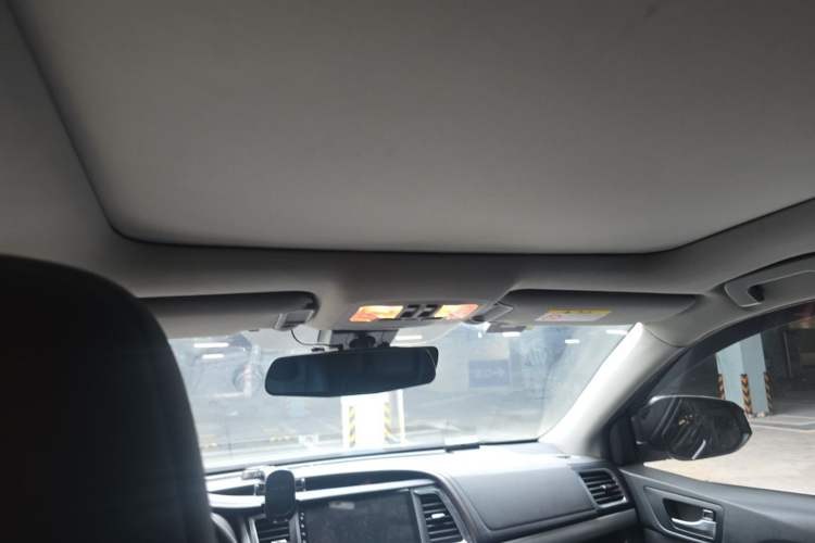 Used Toyota Highlander 2018 2.0T Four-Wheel Drive Luxury Version 7 Seats China VI Standard Headliner