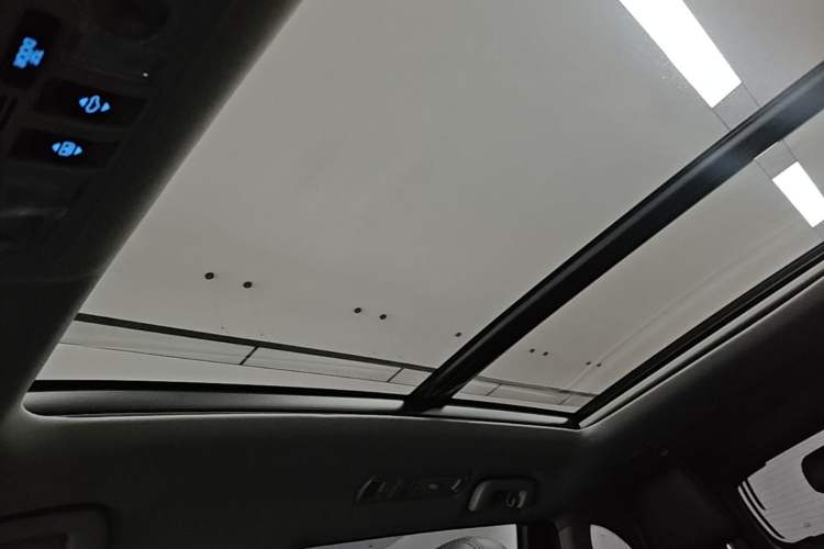 Used Toyota Highlander 2018 2.0T Four-Wheel Drive Prestige Version 7 Seats China VI Standard Headliner