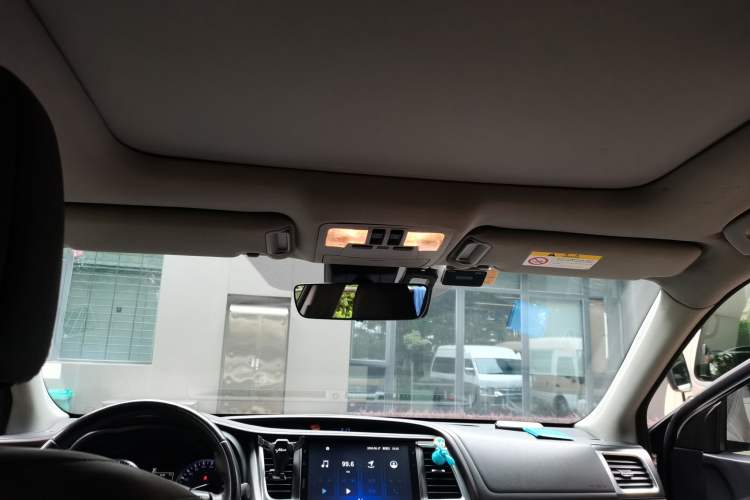 Used Toyota Highlander 2018 2.0T Four-Wheel Drive Prestige Version 7 Seats China V Emission Standard Headliner