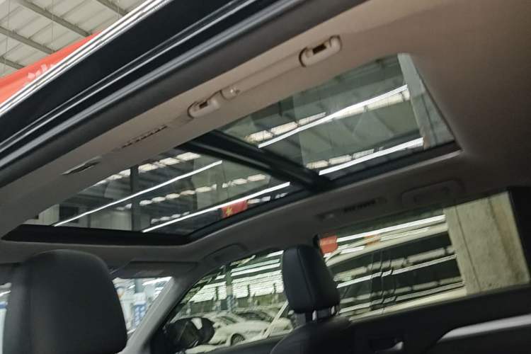 Used Toyota Highlander 2018 2.0T Four-Wheel Drive Luxury Version 7 Seats China VI Standard Headliner