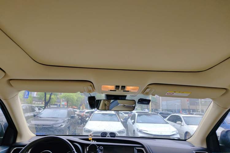 Used Toyota Highlander 2018 2.0T Four-Wheel Drive Luxury Version 7 Seats China VI Standard Headliner