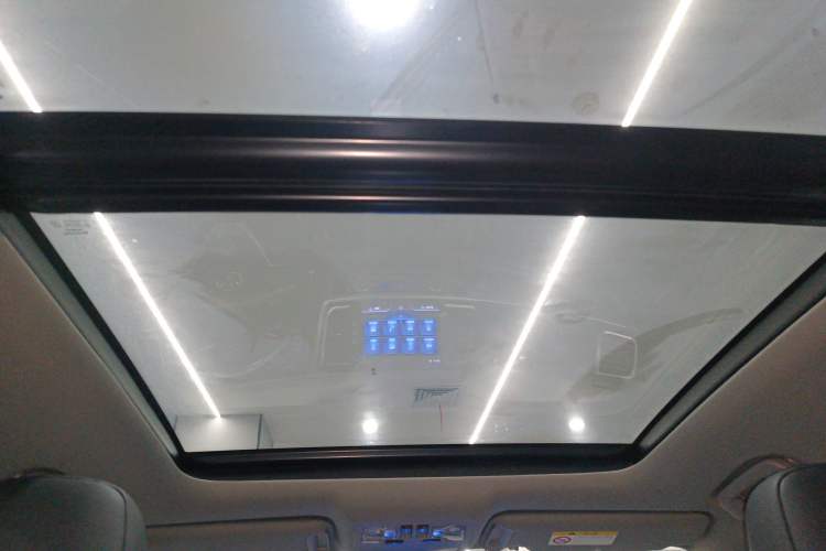 Used Toyota Highlander 2018 2.0T Four-Wheel Drive Luxury Version 7 Seats China VI Standard Headliner