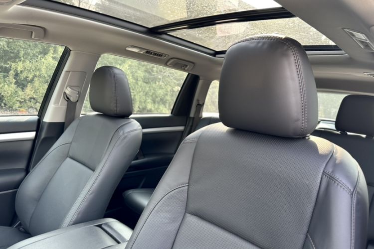 Used Toyota Highlander 2018 2.0T Four-Wheel Drive Prestige Version 7 Seats China VI Standard Headliner
