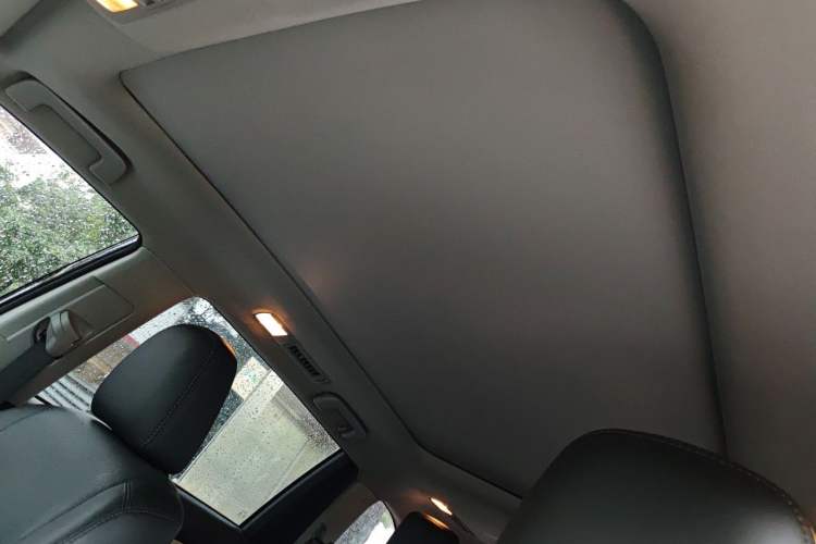Used Toyota Highlander 2018 2.0T Two-Wheel-Drive Luxury Edition 7 Seats Emission Standard China V Headliner
