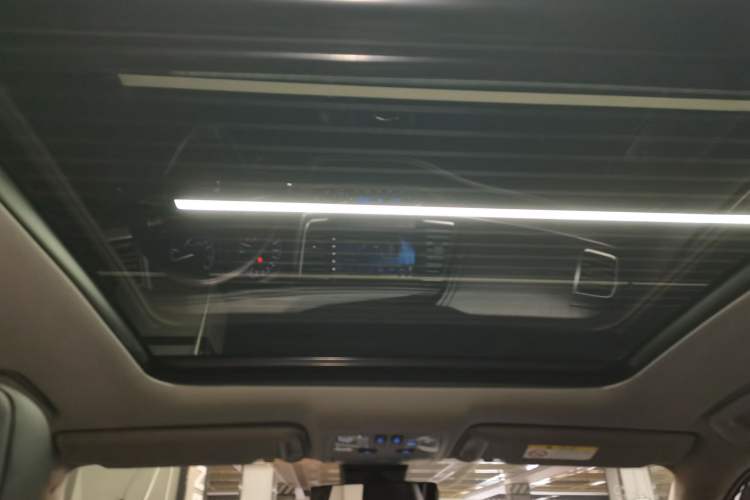 Used Toyota Highlander 2018 2.0T Four-Wheel Drive Luxury Version 7 Seats China VI Standard Headliner