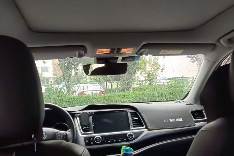 Used Toyota Highlander 2018 2.0T Four-Wheel Drive Luxury Version 7 Seats China VI Standard Headliner