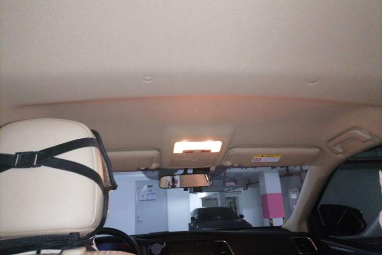Used Toyota Highlander 2018 2.0T Two-Wheel Drive Elite Version 5 Seats China VI Standard Headliner