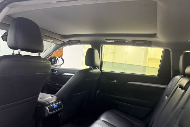 Used Toyota Highlander 2018 2.0T Four-Wheel Drive Prestige Version 7 Seats China VI Standard Headliner