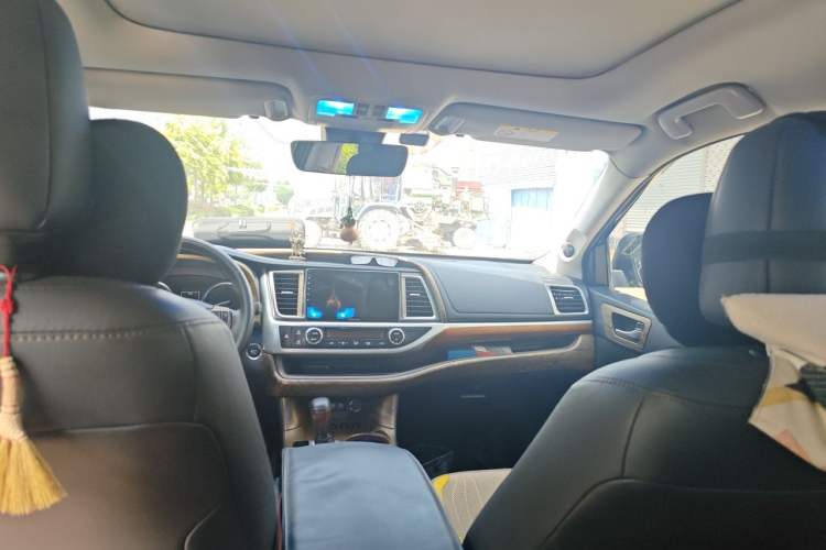 Used Toyota Highlander 2018 2.0T Four-Wheel Drive Prestige Version 7 Seats China VI Standard Headliner