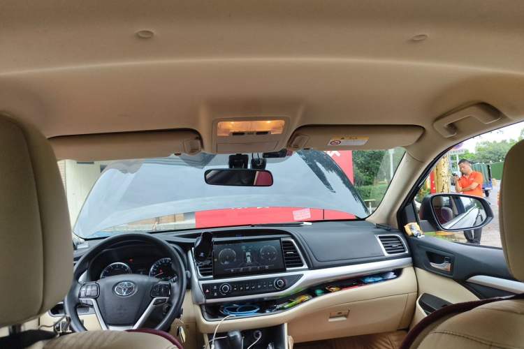 Used Toyota Highlander 2018 2.0T Two-Wheel Drive Elite Edition 5 Seats Emission Standard China V Headliner