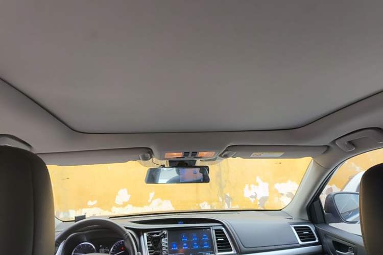 Used Toyota Highlander 2018 2.0T Four-Wheel Drive Luxury Version 7 Seats China VI Standard Headliner