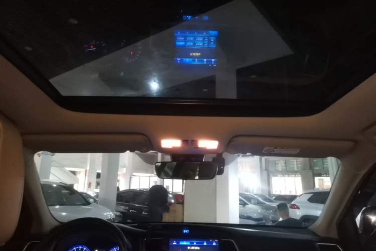 Used Toyota Highlander 2018 2.0T Four-Wheel Drive Luxury Version 7 Seats China VI Standard Headliner
