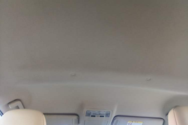 Used Toyota Highlander 2018 2.0T Two-Wheel Drive Elite Edition 5 Seats Emission Standard China V Headliner