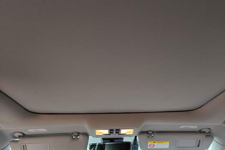 Used Toyota Highlander 2018 2.0T Four-Wheel Drive Prestige Version 7 Seats China V Emission Standard Headliner