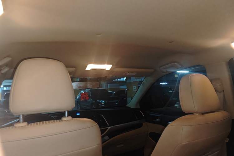 Used Toyota Highlander 2018 2.0T Two-Wheel Drive Elite Edition 5 Seats Emission Standard China V Headliner